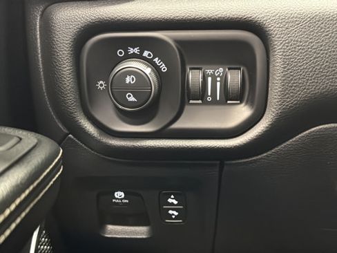 Used 2025 RAM 1500 Laramie w/ Laramie Southwest Edition AWD/4WD image 31