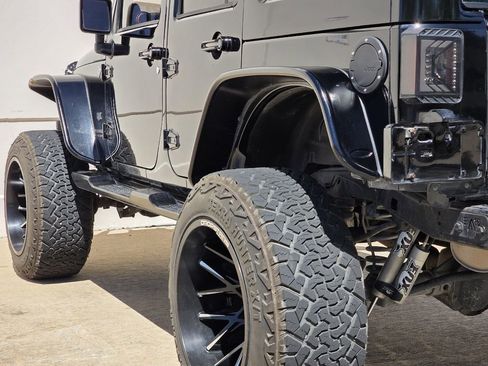 Used 2011 Jeep Wrangler 70th Anniversary w/ Connectivity Group image 33