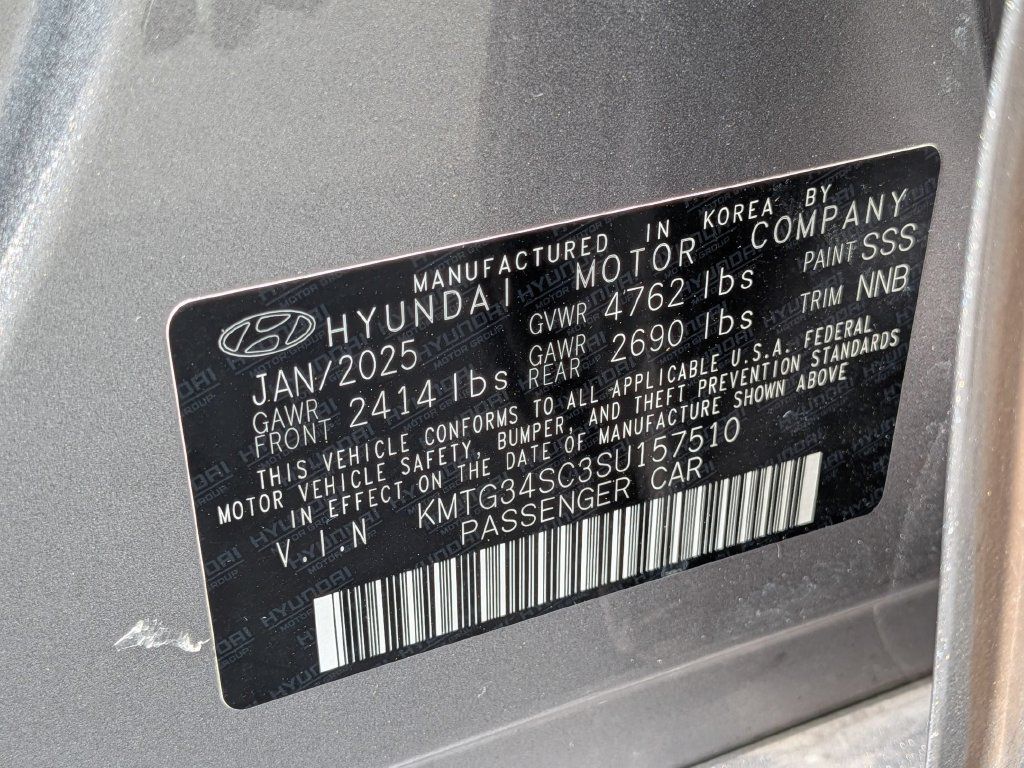 Used 2025 Genesis G70 2.5T RWD image 36