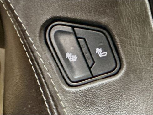 Used 2017 Chevrolet Suburban LT RWD image 21