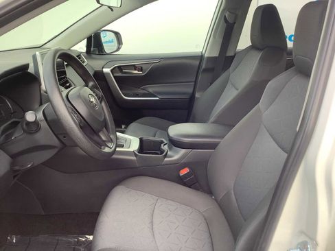 Used 2025 Toyota RAV4 XLE AWD/4WD image 2