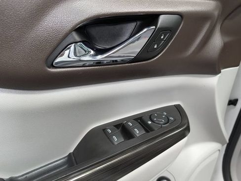 Used 2018 GMC Acadia SLT FWD image 15