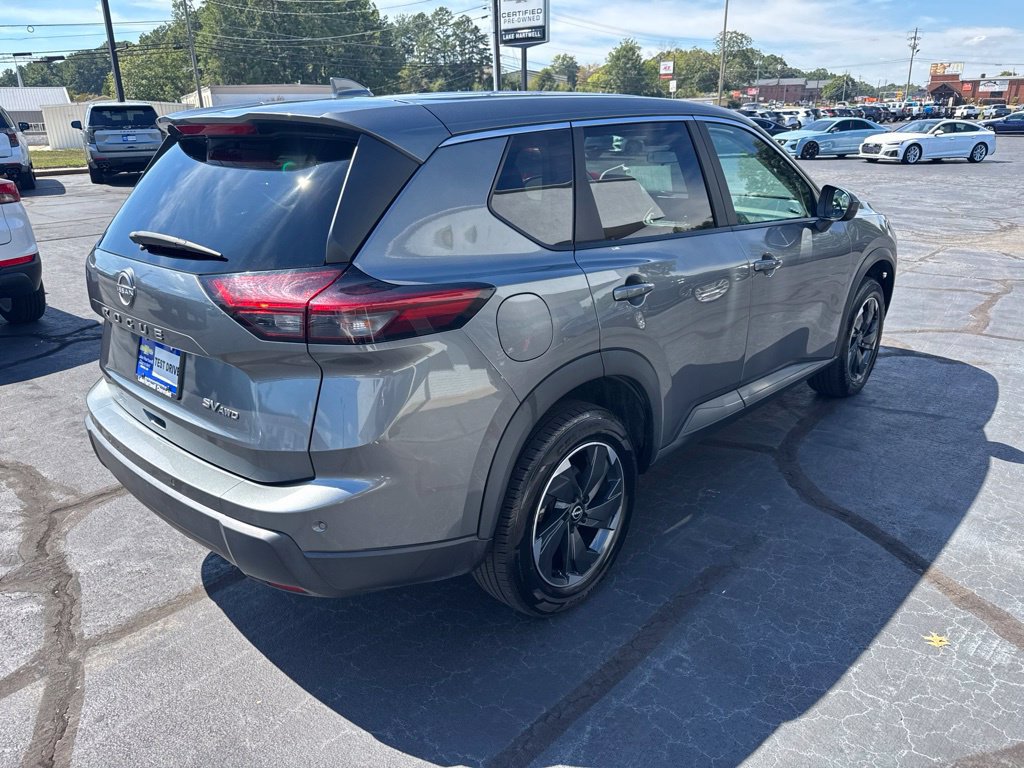 Used 2024 Nissan Rogue SV AWD/4WD image 12