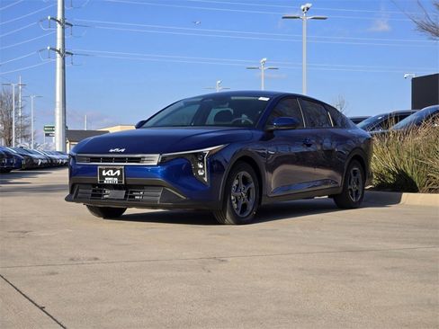 New 2026 Kia K4 LXS image 2