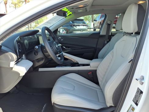 Certified 2025 Hyundai Elantra Limited image 19
