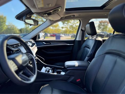 Used 2022 Jeep Grand Cherokee Limited 4xe image 14