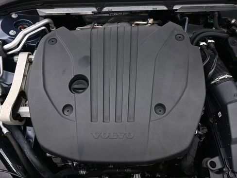 Used 2023 Volvo V60 B5 Cross Country Plus image 35