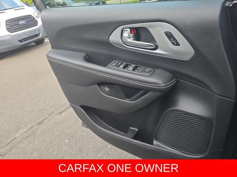 Used 2022 Chrysler Pacifica Touring-L w/ S Appearance Package FWD image 24