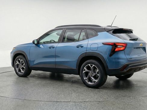 Used 2025 Chevrolet Trax LT image 6