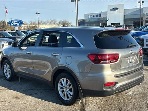 Used 2019 Kia Sorento LX image 4