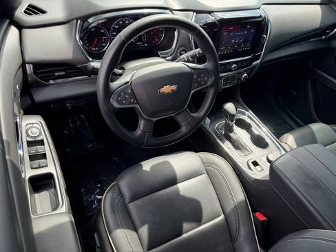 Used 2023 Chevrolet Traverse Premier FWD image 28