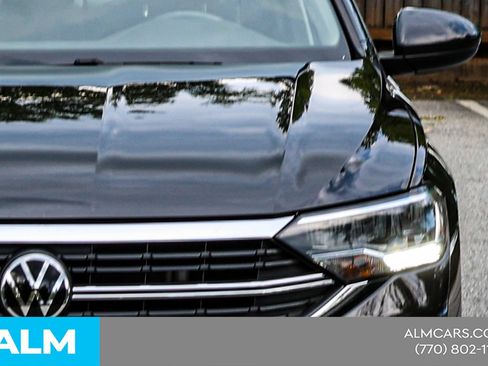 Used 2024 Volkswagen Jetta SE FWD image 14