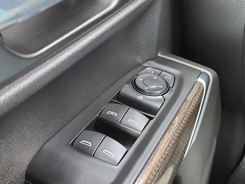 Used 2020 Chevrolet Silverado 1500 LT w/ Texas Edition AWD/4WD image 17