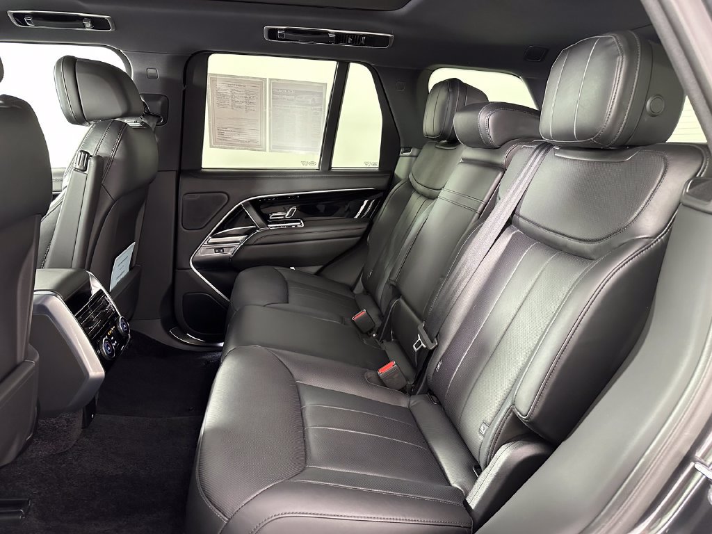 Used 2024 Land Rover Range Rover SE AWD/4WD image 18