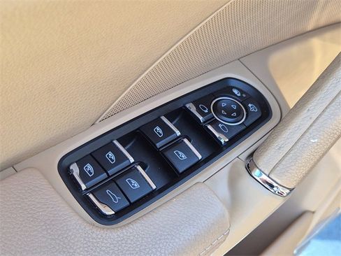 Used 2016 Porsche Cayenne image 24