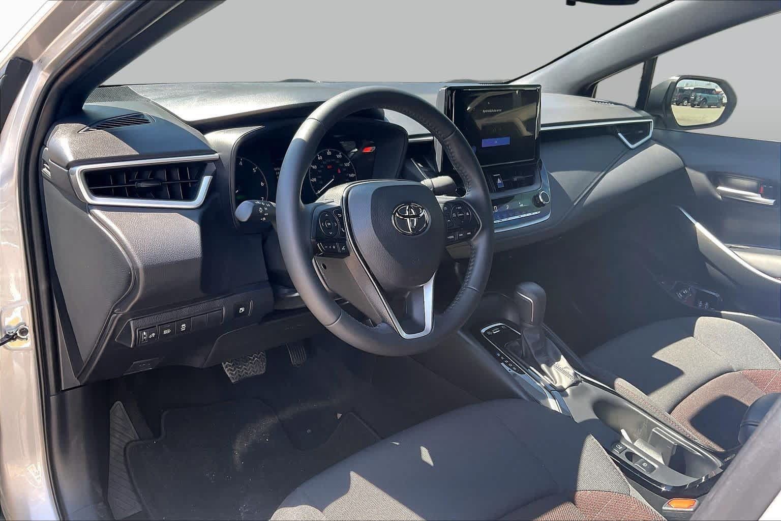 Used 2025 Toyota Corolla SE FWD image 17