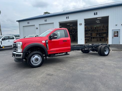 New 2025 Ford F550 4x4 Regular Cab Super Duty image 5