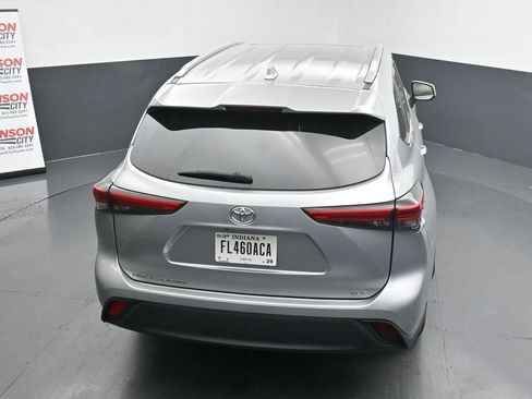 Used 2023 Toyota Highlander XLE image 16