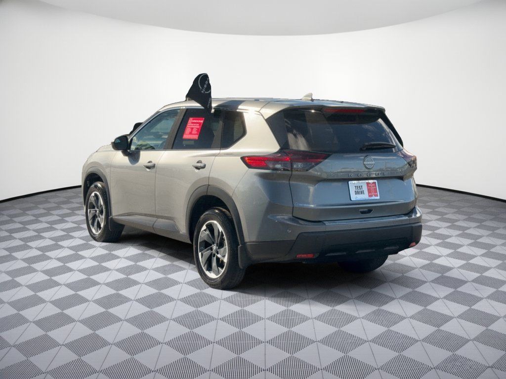 Certified 2025 Nissan Rogue SV FWD image 5
