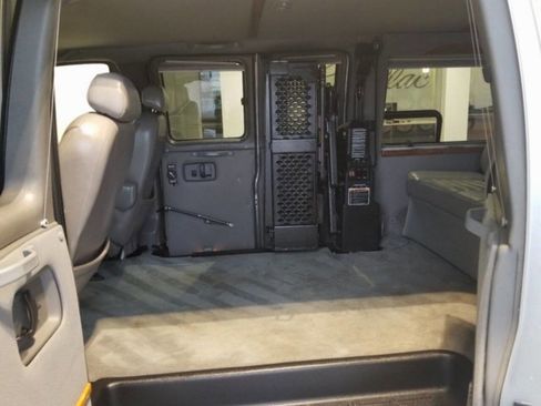 Used 2003 GMC Savana 3500 w/ RV Package image 3