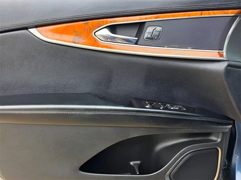 Used 2018 Lincoln MKX Reserve image 17