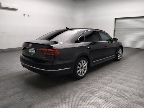 Used 2017 Volkswagen Passat 3.6 SEL Premium image 9