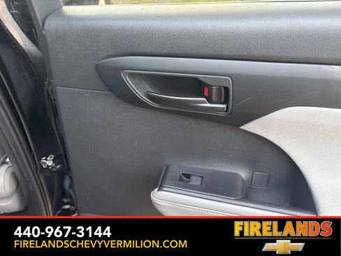 Used 2023 Toyota Highlander L image 32