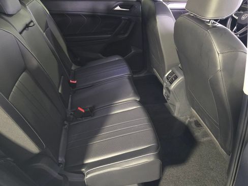 Certified 2024 Volkswagen Tiguan SE w/ Panoramic Sunroof Package FWD image 16