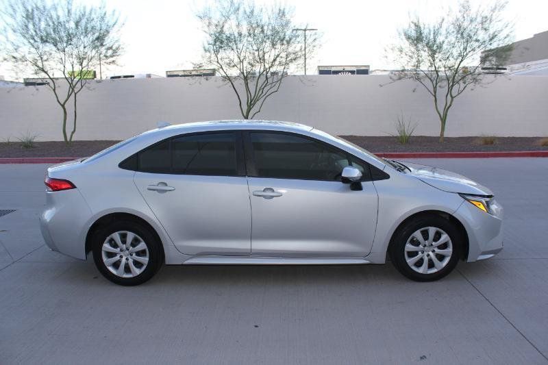 Used 2025 Toyota Corolla LE FWD image 4