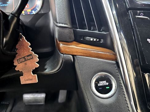 Used 2017 Cadillac Escalade ESV Premium Luxury image 39