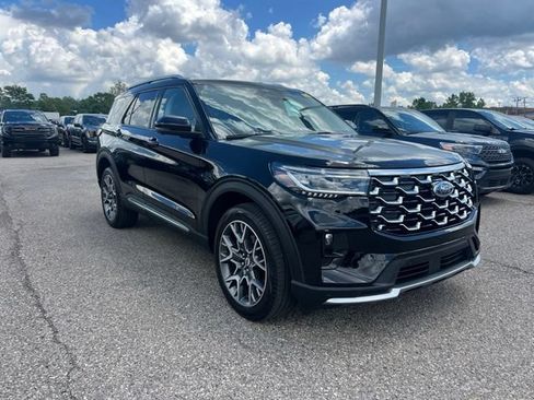 Certified 2025 Ford Explorer Platinum w/ Ultimate Package AWD/4WD image 3