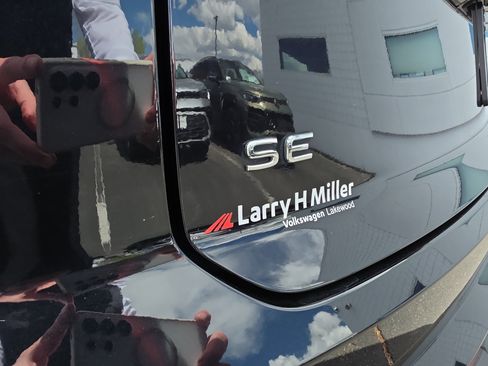 Used 2025 Volkswagen Atlas Cross Sport SE w/ Panoramic Sunroof Package image 26