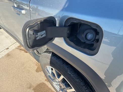 Used 2023 GMC Acadia SLT w/ LPO, Floor Liner Package image 14