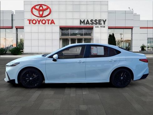 Used 2025 Toyota Camry SE w/ Convenience Package image 29