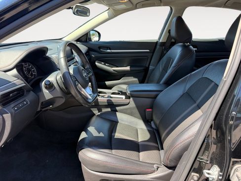 Used 2024 Nissan Altima 2.5 SR FWD image 9