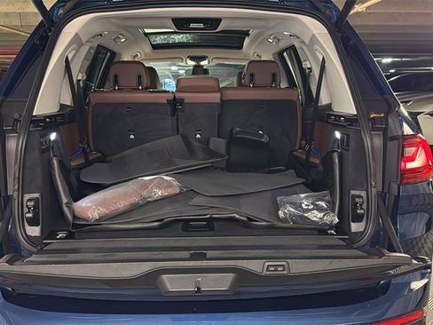 Used 2022 BMW X7 xDrive40i w/ Premium Package image 17