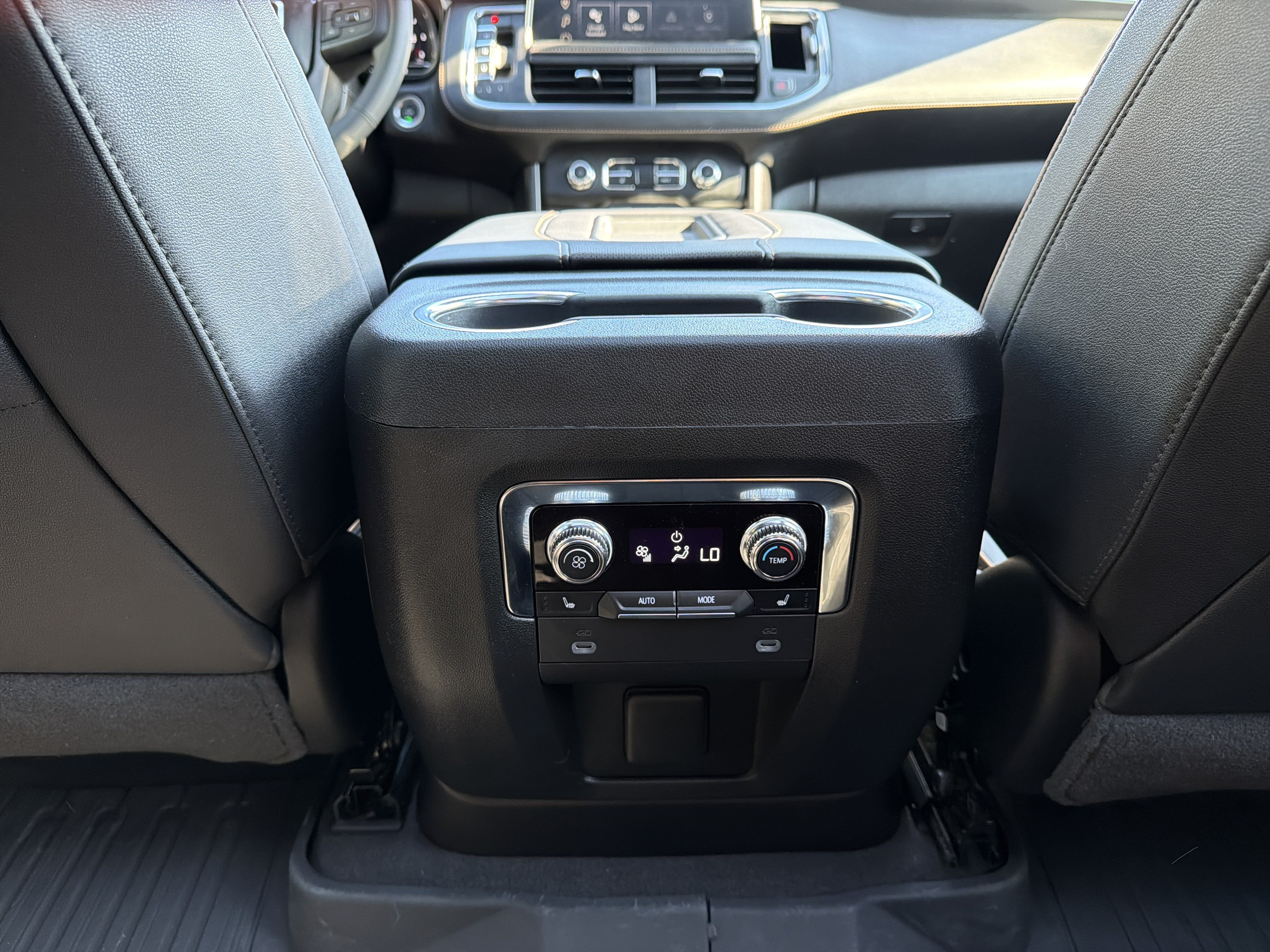 Used 2024 GMC Yukon AT4 AWD/4WD image 29