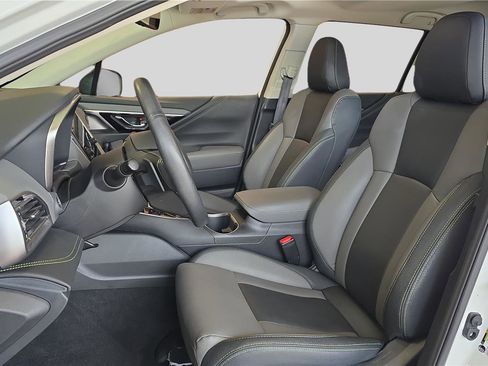 Used 2025 Subaru Outback Onyx Edition AWD/4WD image 12