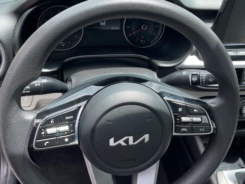 Used 2022 Kia Forte LXS image 8