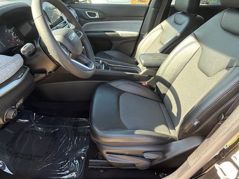 Used 2025 Jeep Compass Latitude image 16