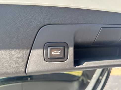 Used 2022 Buick Envision Essence w/ Safety Package image 37