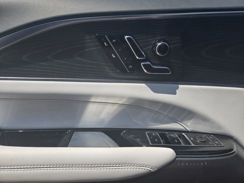 New 2025 Cadillac Lyriq Luxury image 16