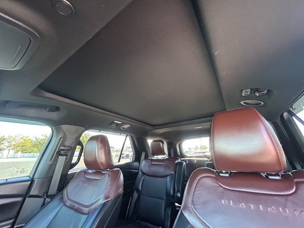 Used 2021 Ford Explorer Platinum w/ Equipment Group 601A AWD/4WD image 28