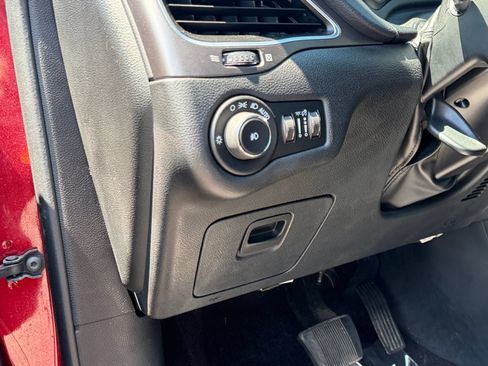 Used 2019 Jeep Cherokee Latitude Plus w/ Cold Weather Group AWD/4WD image 24
