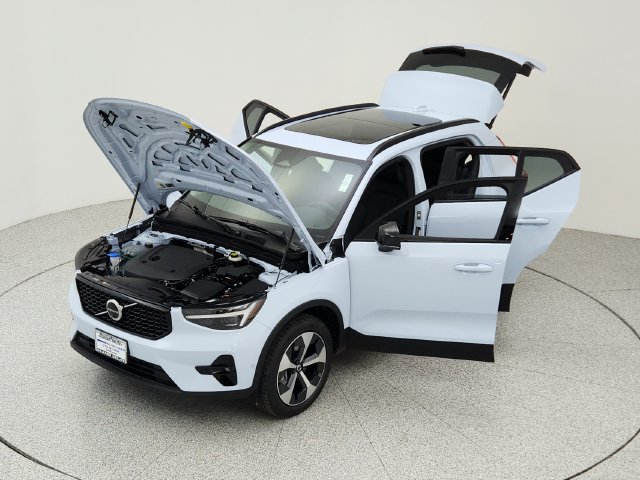 New 2026 Volvo XC40 B5 Plus w/ Protection Package Premier AWD/4WD image 37