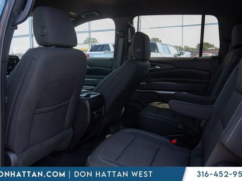 Used 2025 Chevrolet Traverse LT FWD image 18
