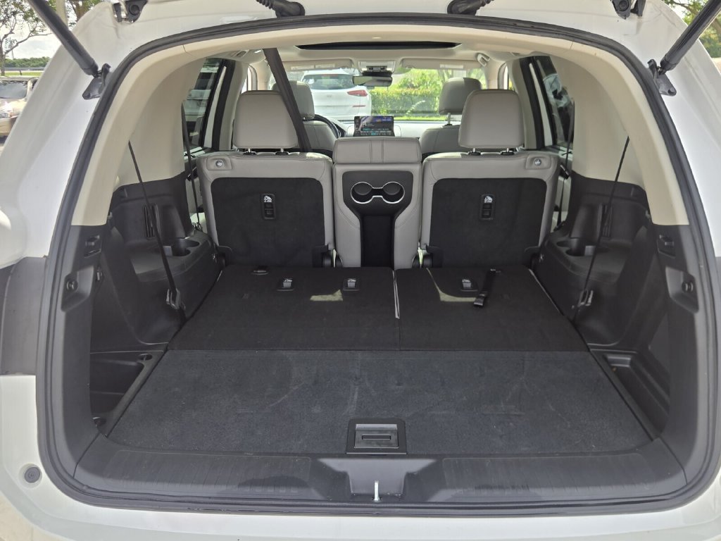 Certified 2025 Honda Pilot Touring image 17