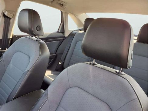 Used 2025 Volkswagen Jetta SE image 16