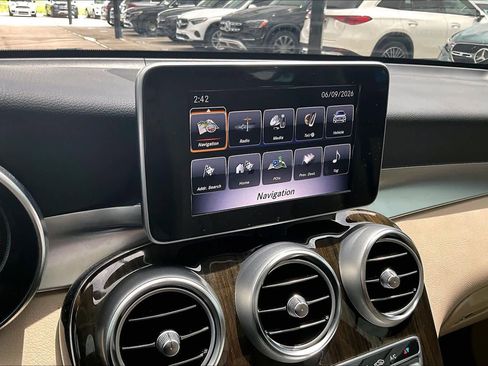 Used 2018 Mercedes-Benz GLC 300 image 34