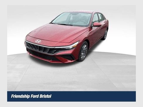 Used 2024 Hyundai Elantra SEL FWD image 1